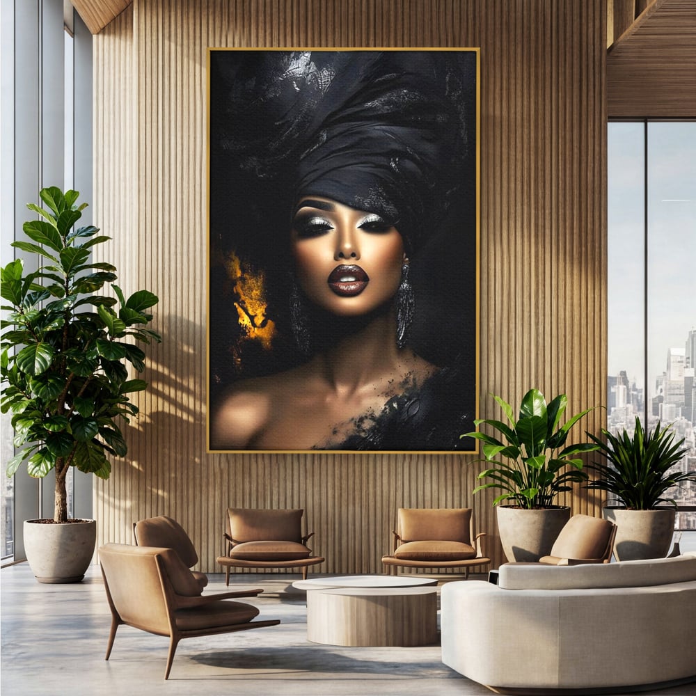 Tablou canvas cu tablou canvas cu portret de femeie, in rama de aluminiu auriu, pe perete intr-un birou